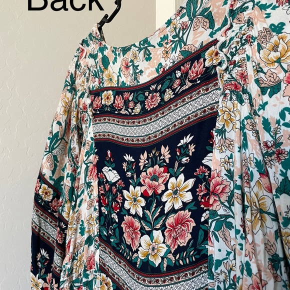 Flowy Floral Dress - Picture 4 of 5